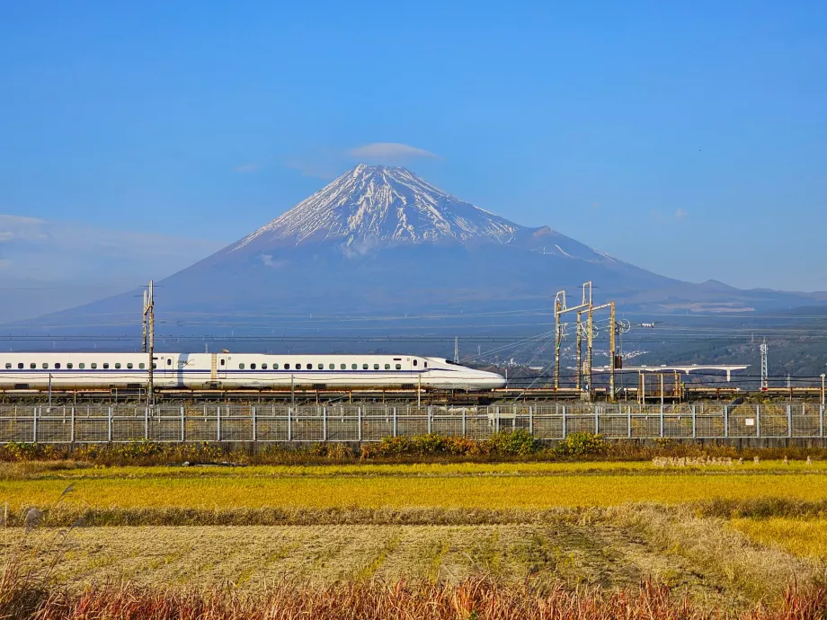 Shinkansen koos Fuji mäega taustal