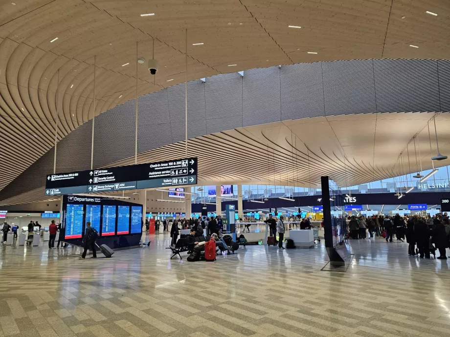 Helsingi lennujaama väljuvate lendude saal