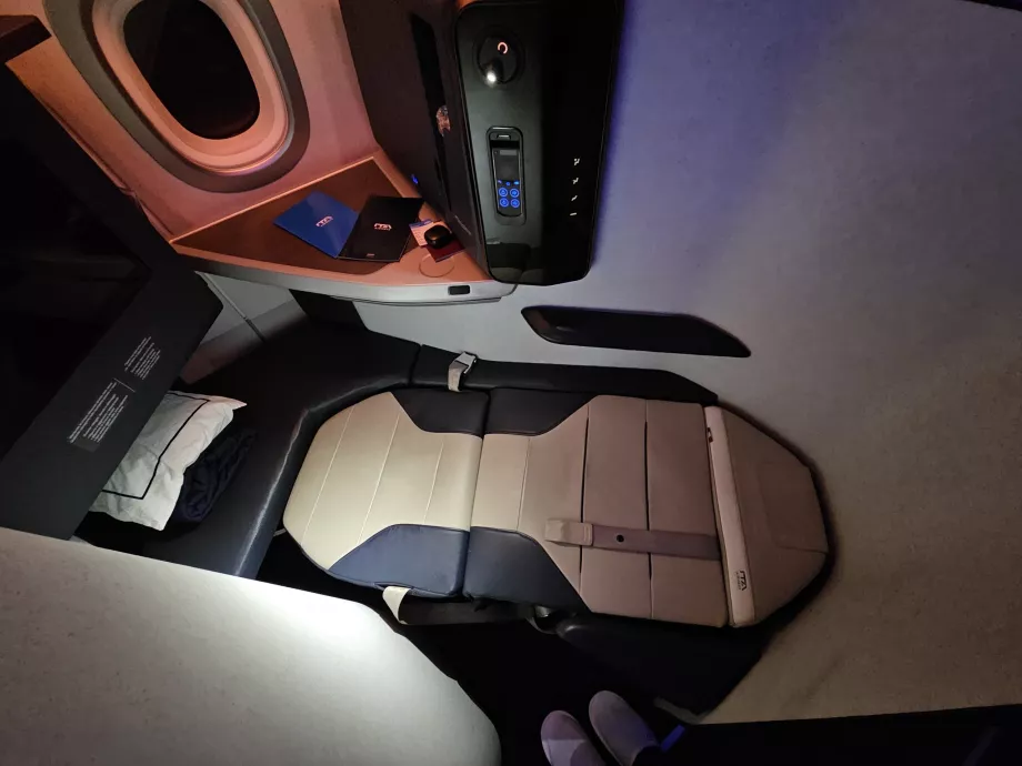 Voodiks lahti harutatud diivan