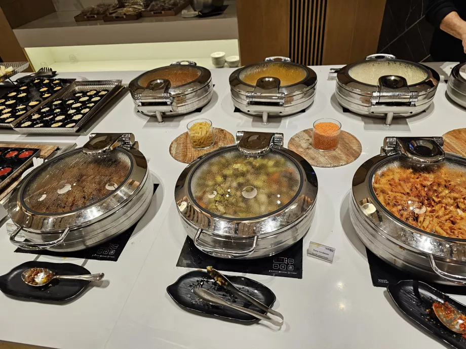 Ahlein Lounge, sooja toidu menüü