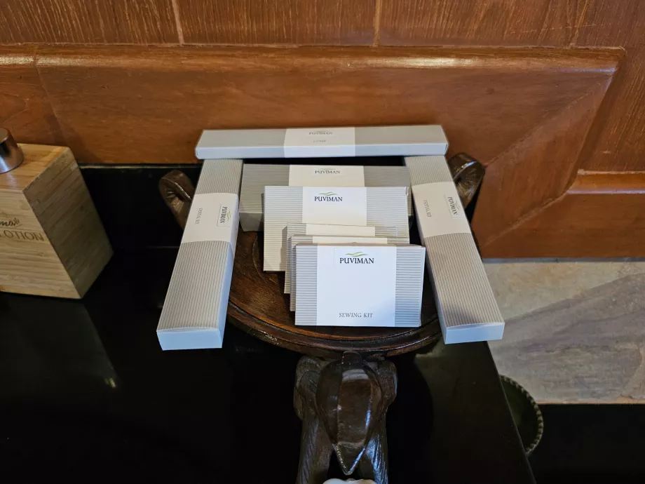 Vannitoas olev mugavuskomplekt