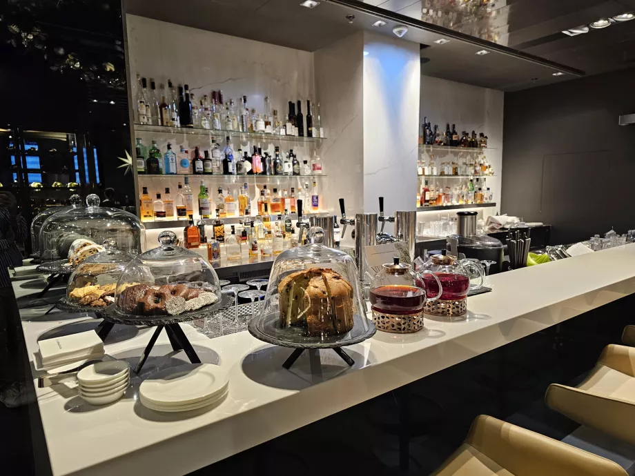 Esimese klassi ootesaal (põhiterminal) - baar