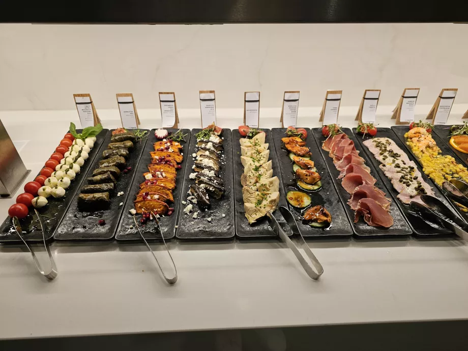 Esimese klassi ootesaal (põhiterminal) - külmad toidud