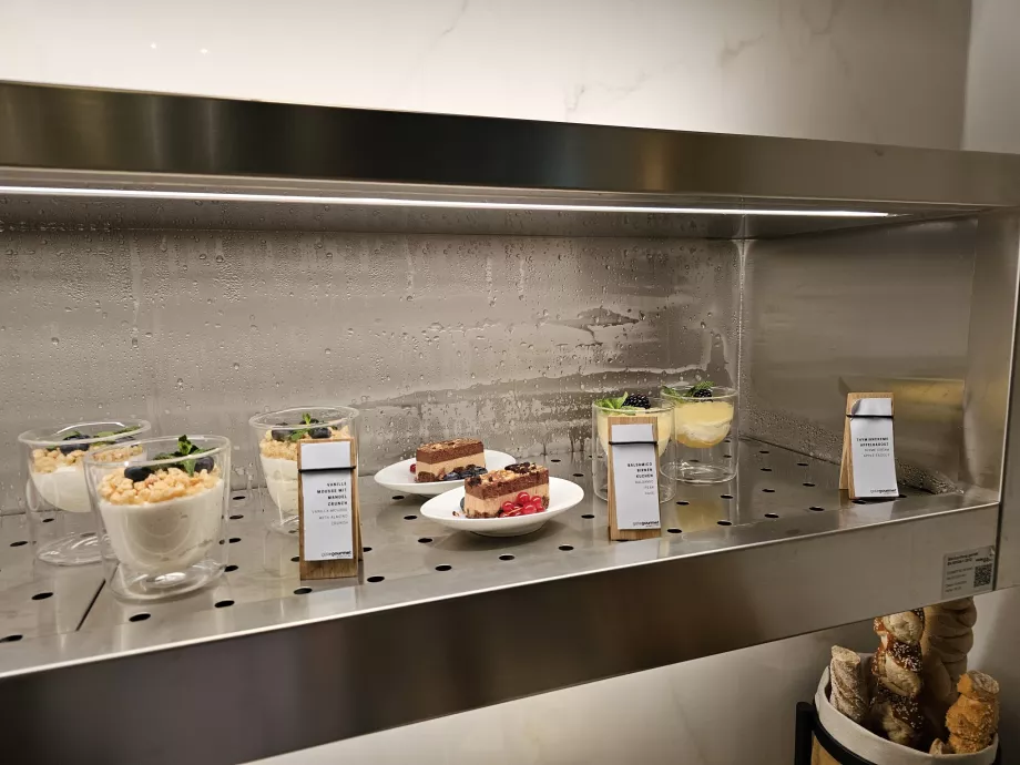 Esimese klassi ootesaal (põhiterminal) - maiustused ja magustoidud