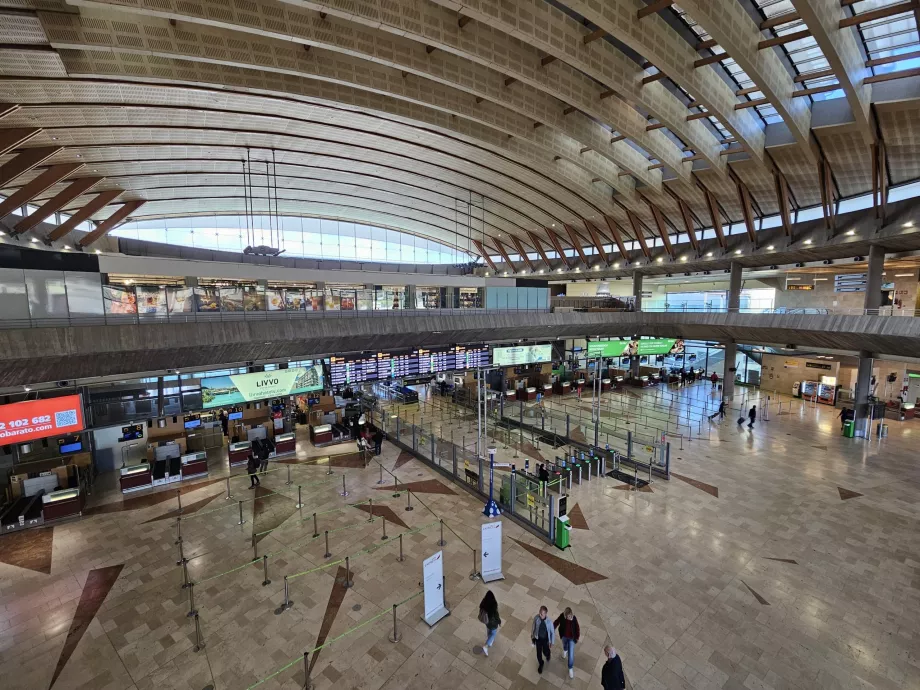 Tenerife Norte lennujaama väljuvate lendude saal