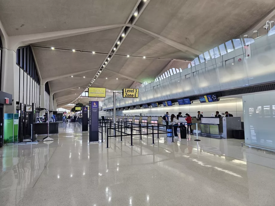 Check-in terminal B