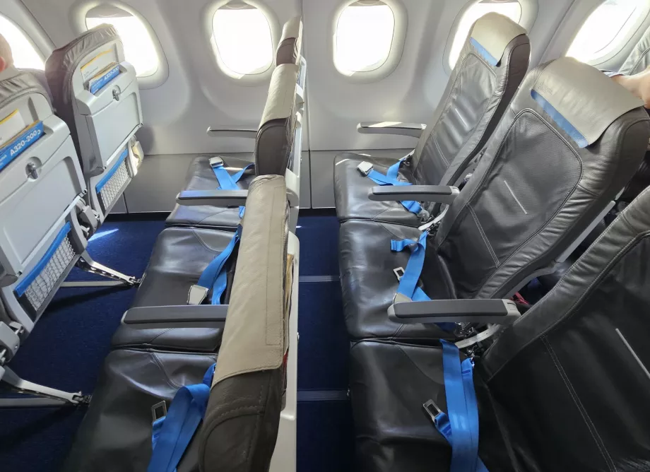 Turistiklassi istmed, Airbus A320