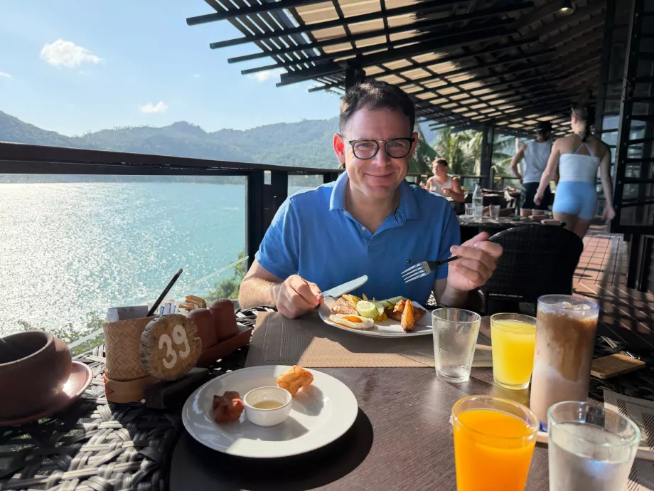 Mina hotelli hommikusöögi juures