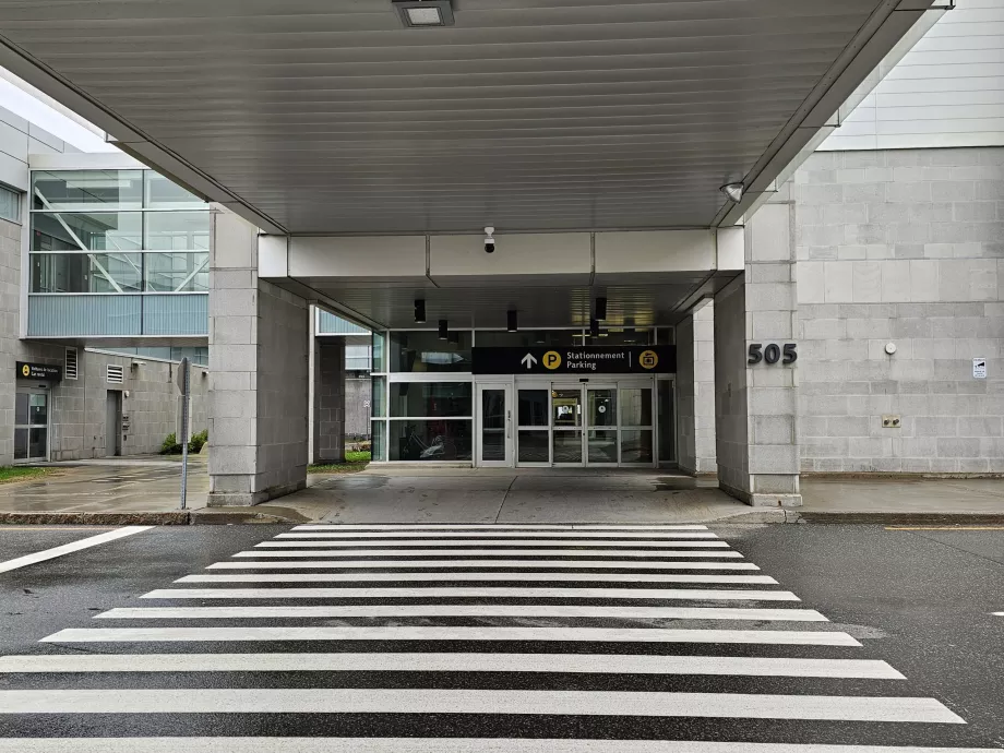 Juurdepääs autoparklasse ja pagasihoidlasse
