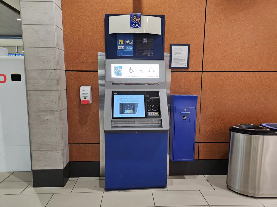 RBC sularahaautomaat väljumisruumis