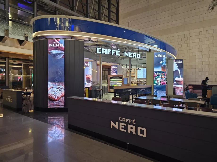 Caffé Nero, saabumisajad, avalik ala