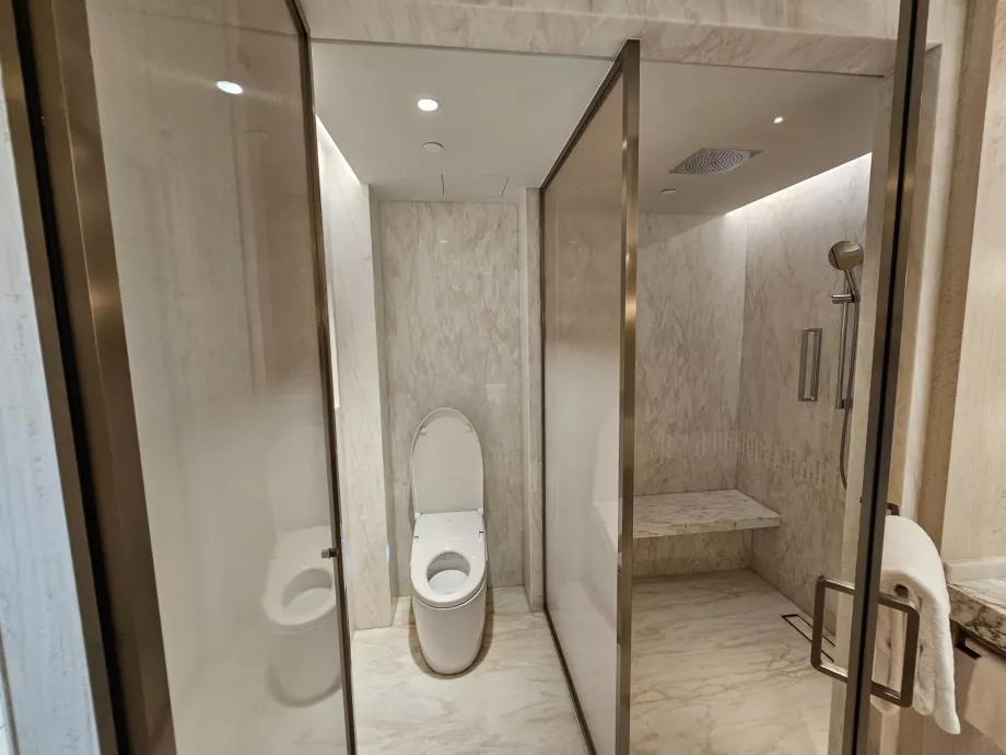 Dušš ja WC - avatud uks