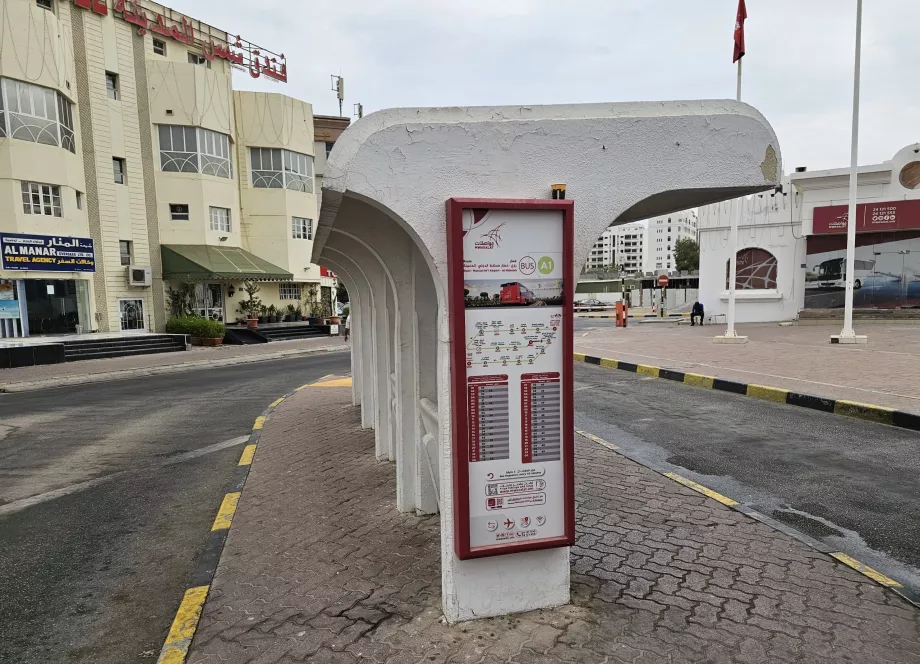 Lennujaama suunal peatus Ruwi bussijaamas