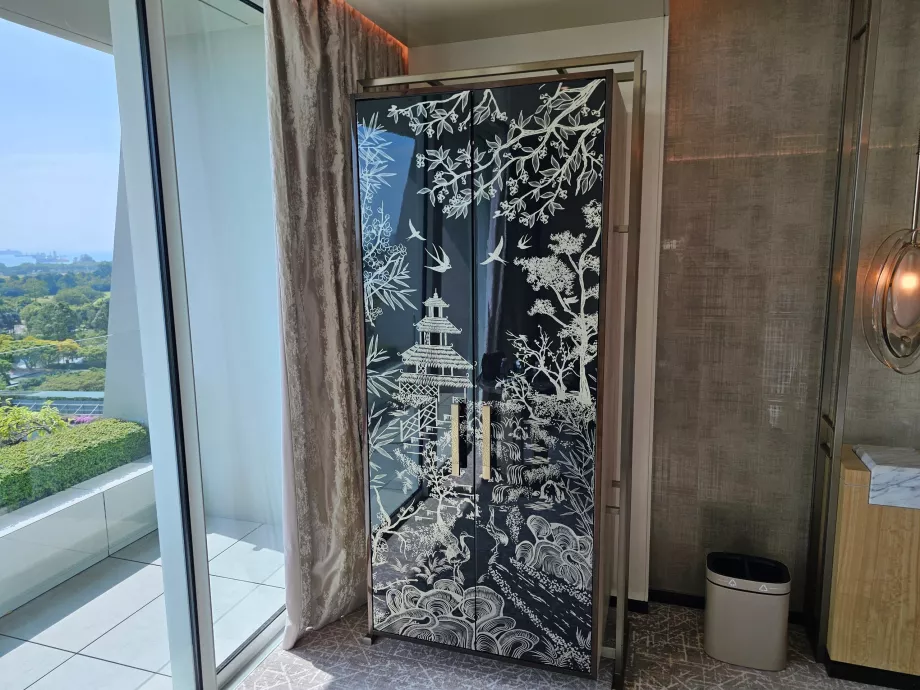 Garderoob koos minibaariga