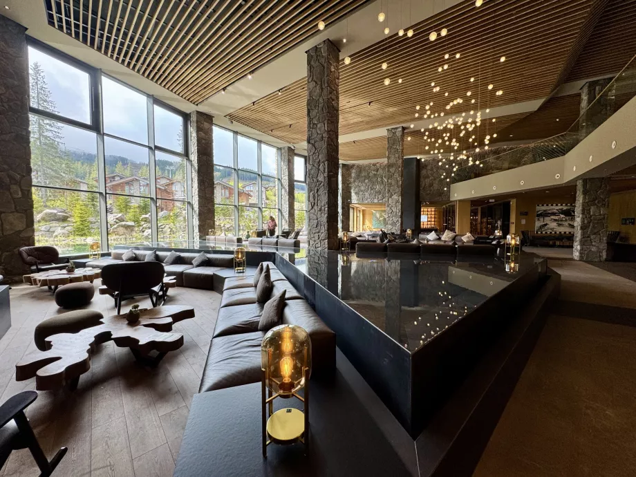 Lobby koos basseiniga