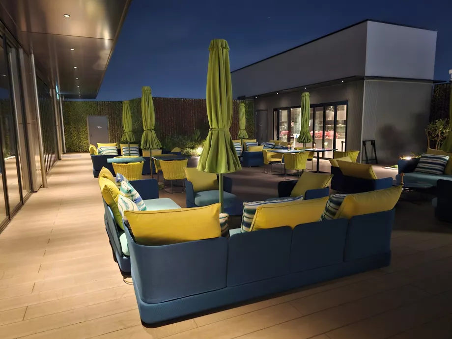 Restorani Galerii 11 väliterrass