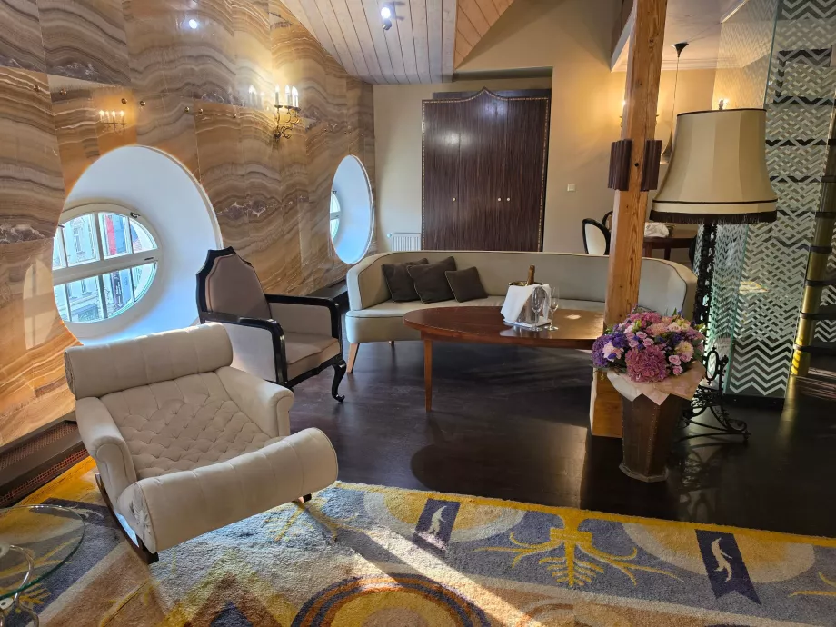 Onyx Tower Suite'i elutuba