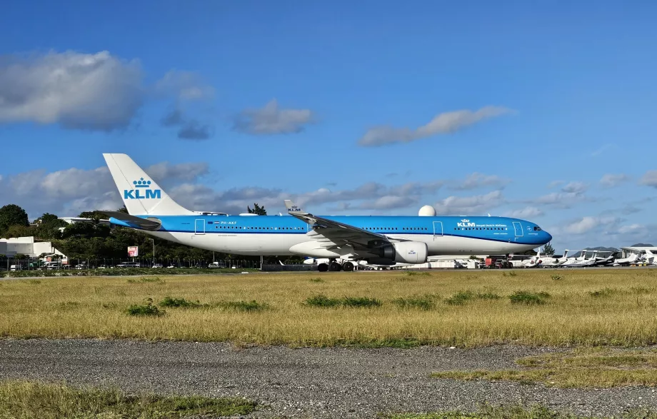 KLM Sint Maarteni lennujaamas, SXM