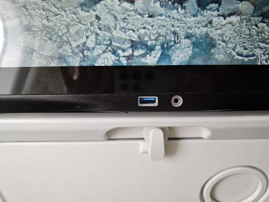 Laadimine USB-pordi kaudu