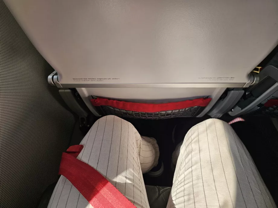Jalaruum Embraer E190 lennukis