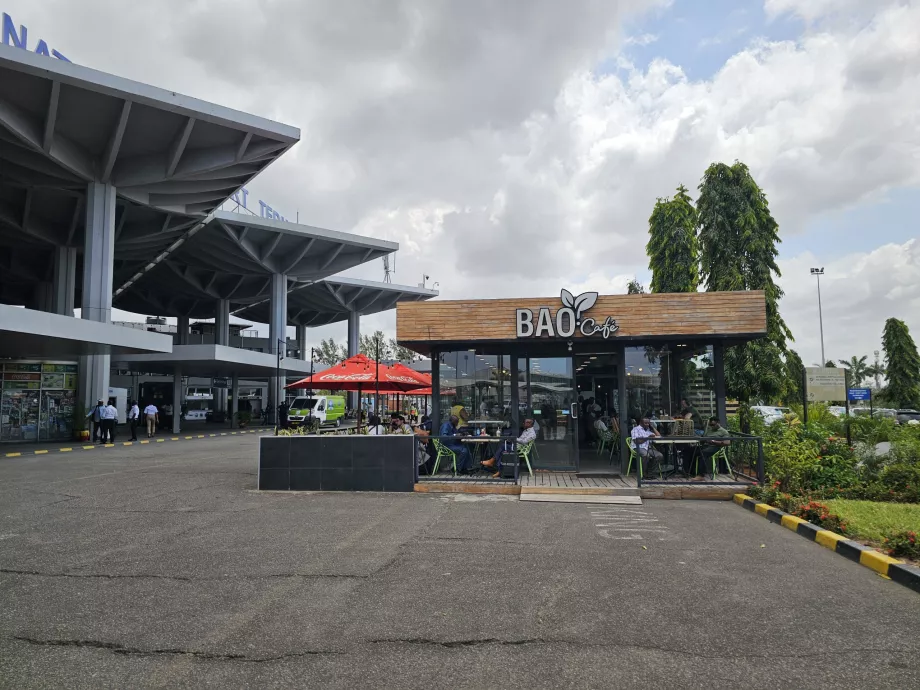 Kohvik terminal 2 ees