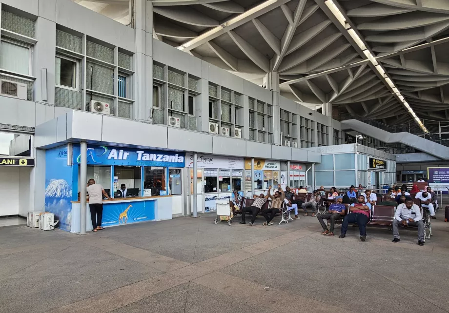 Lennuettevõtjate letid väljuvate lendude saali ees