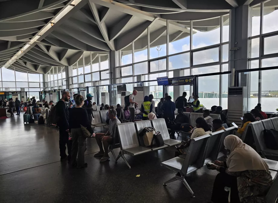 Väljuvate lendude väravad, terminal 2