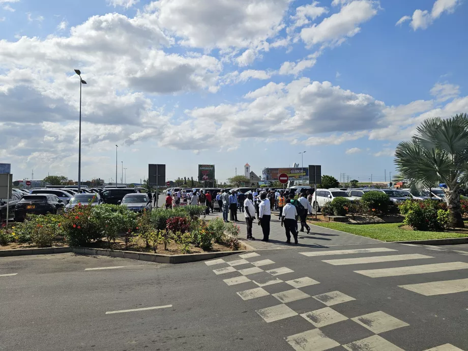 Taksojuhid terminal 3 ees