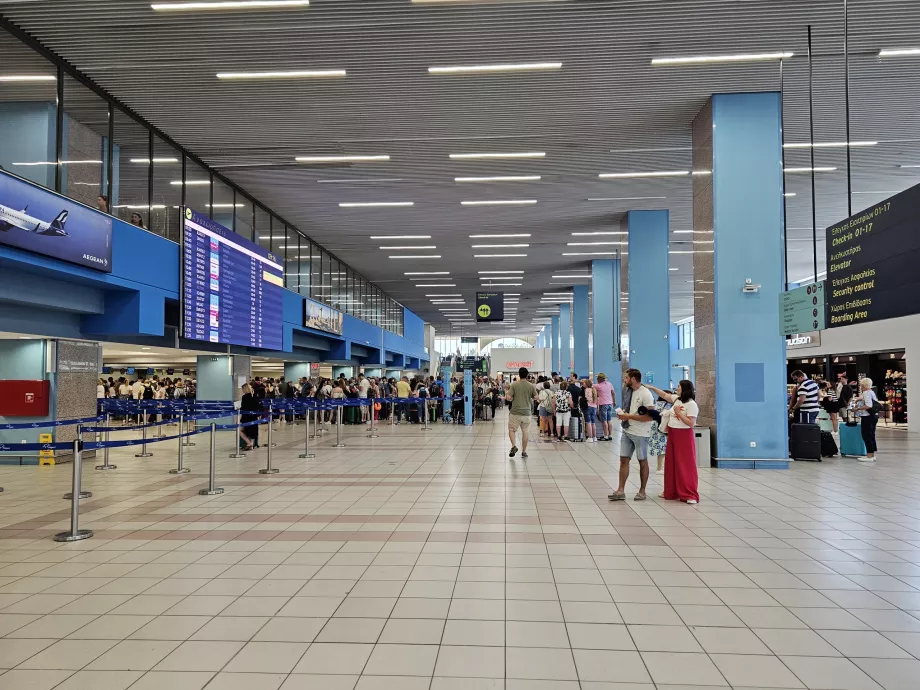 Terminal 2 väljuvate lendude ootesaal