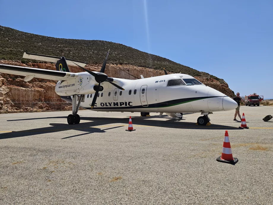 Dash 8-100 Kateslorizo lennujaamas