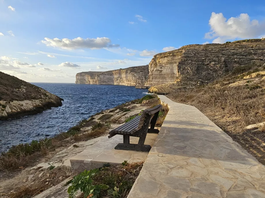 Xlendi ümbruse promenaadid