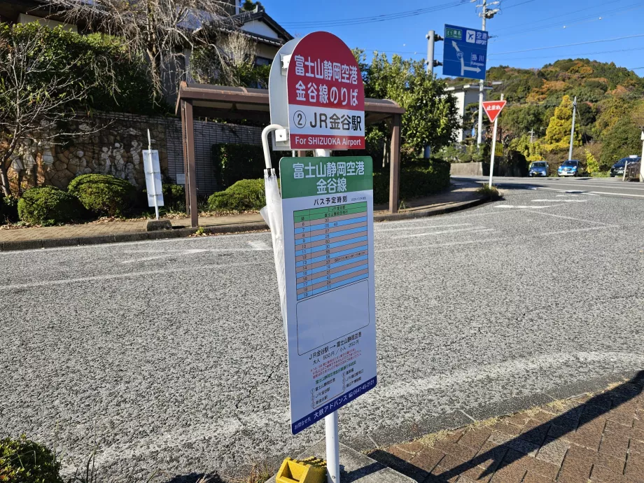 Bussipeatus rongi juures