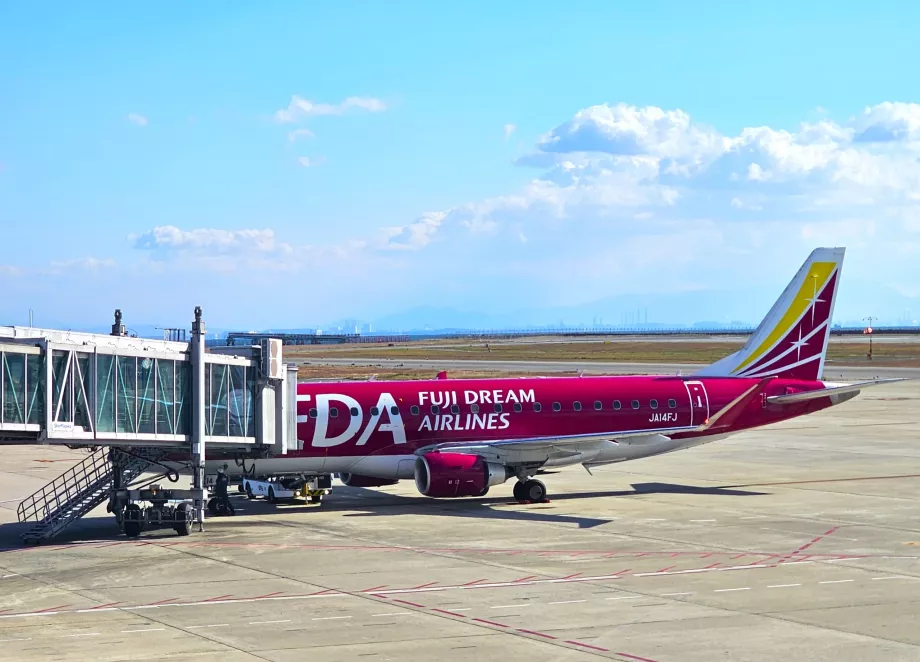 Fuji Dream Airlines, Embraer E170, Kobe lennujaam