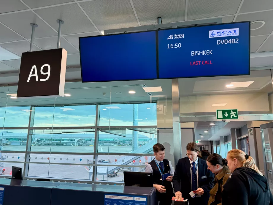 Lennule minek Bishkeki kaudu Sanya'sse.