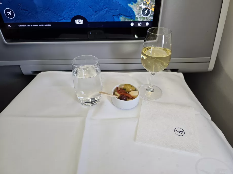 Oliivid ja juust - esimene teenindus