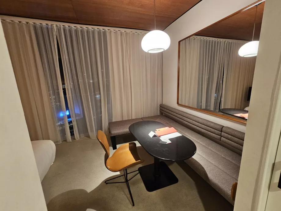 Tuba, laud ja diivanid