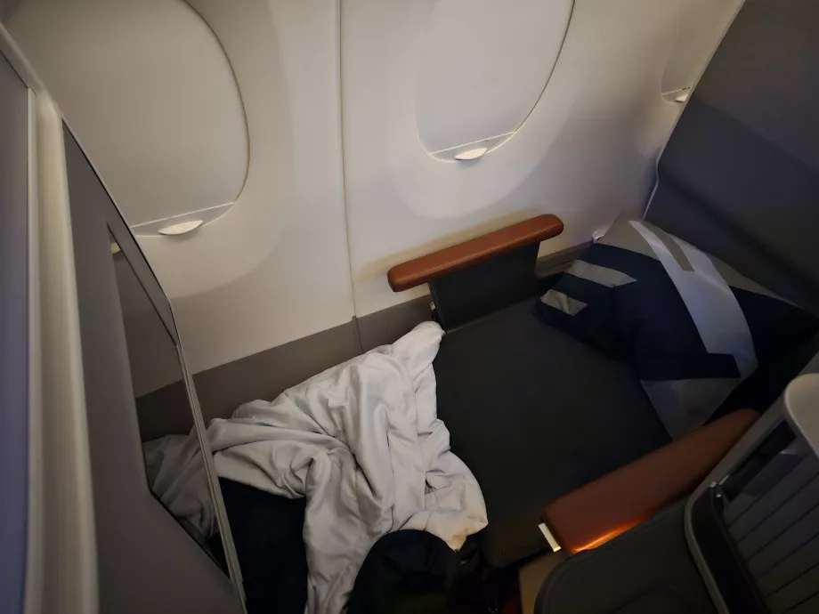 Voodiks lahti harutatud diivan