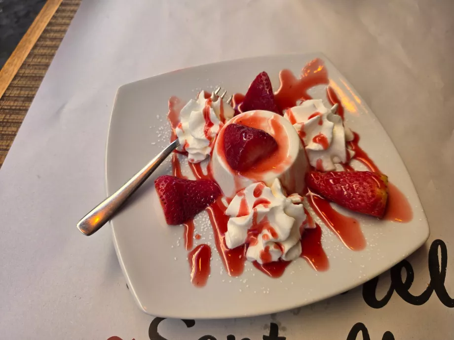 Tonnarello Santa Maria, Panna Cotta maasikatega
