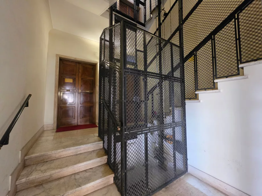 Hotell Domus Giulia asub 1. korrusel.