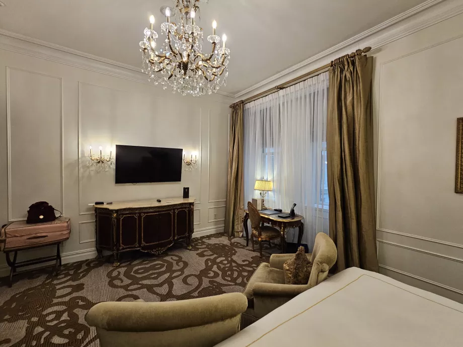 Tuba - televiisor ja aken