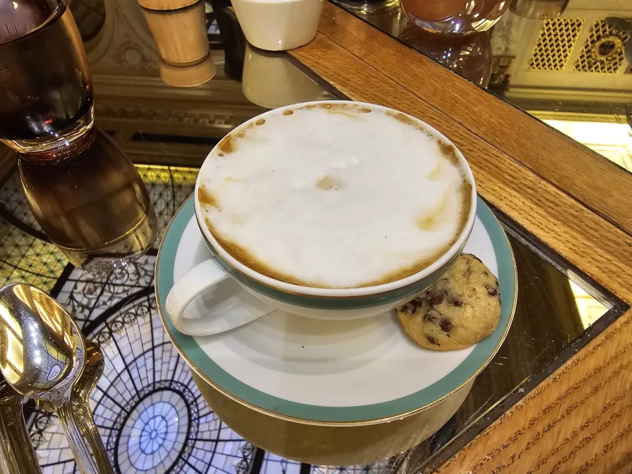 Cappucino hommikusöögi ajal