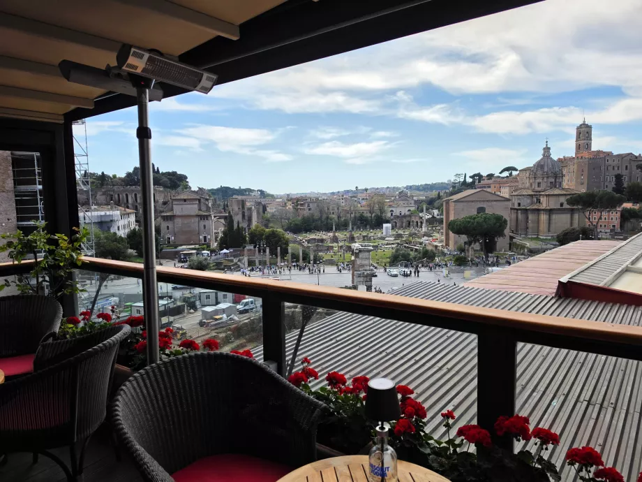 Vaade hotelli restoranist