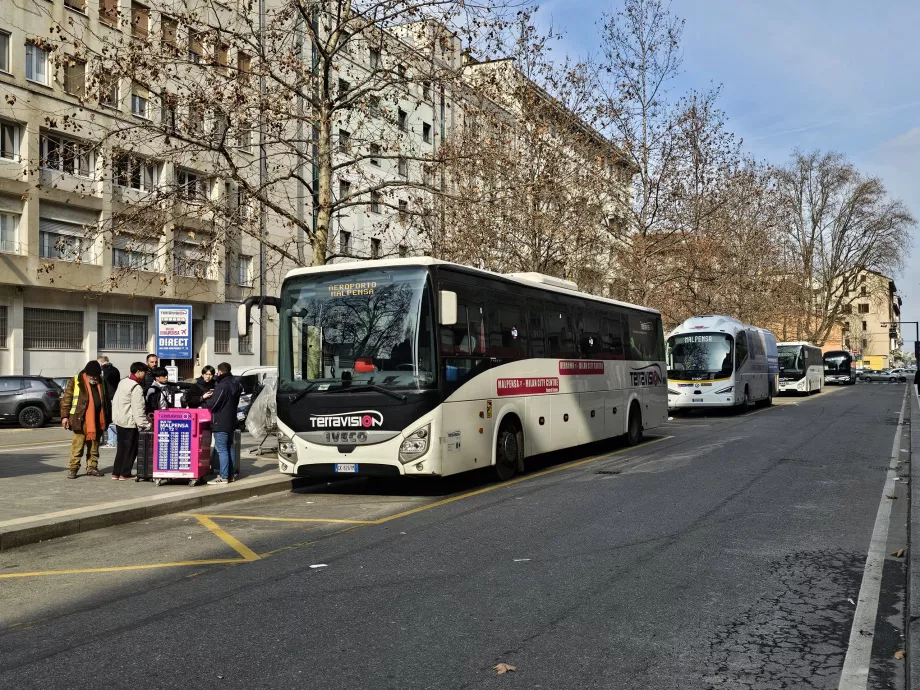 Bussipeatus Milano-Central jaamas