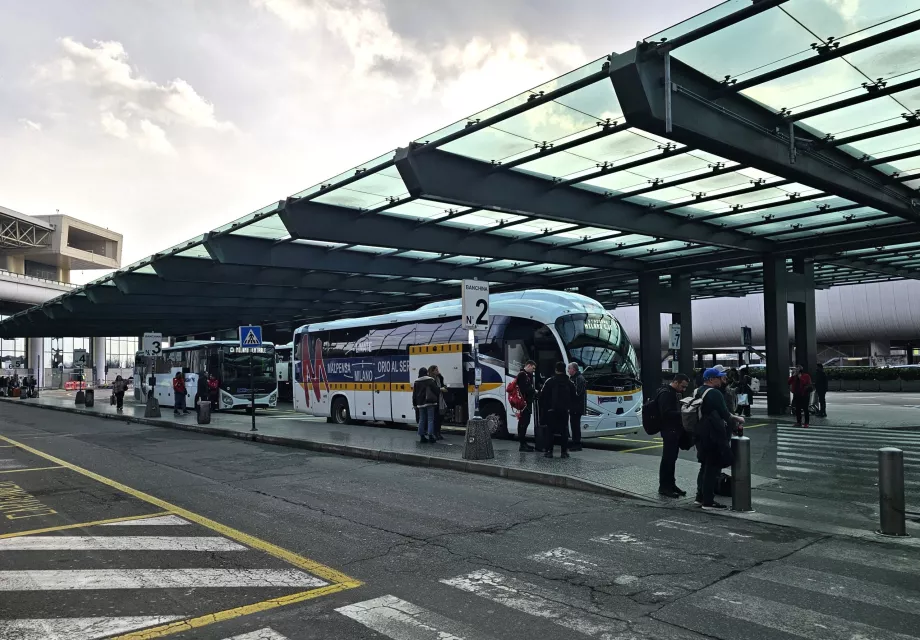 Bussipeatus Milano kesklinna