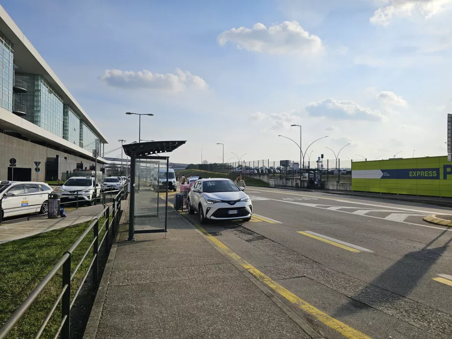 Uberi stend, terminal 1