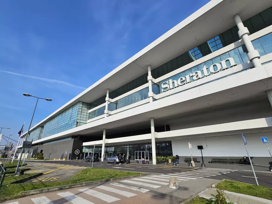 Sheraton Hotel, terminal 1