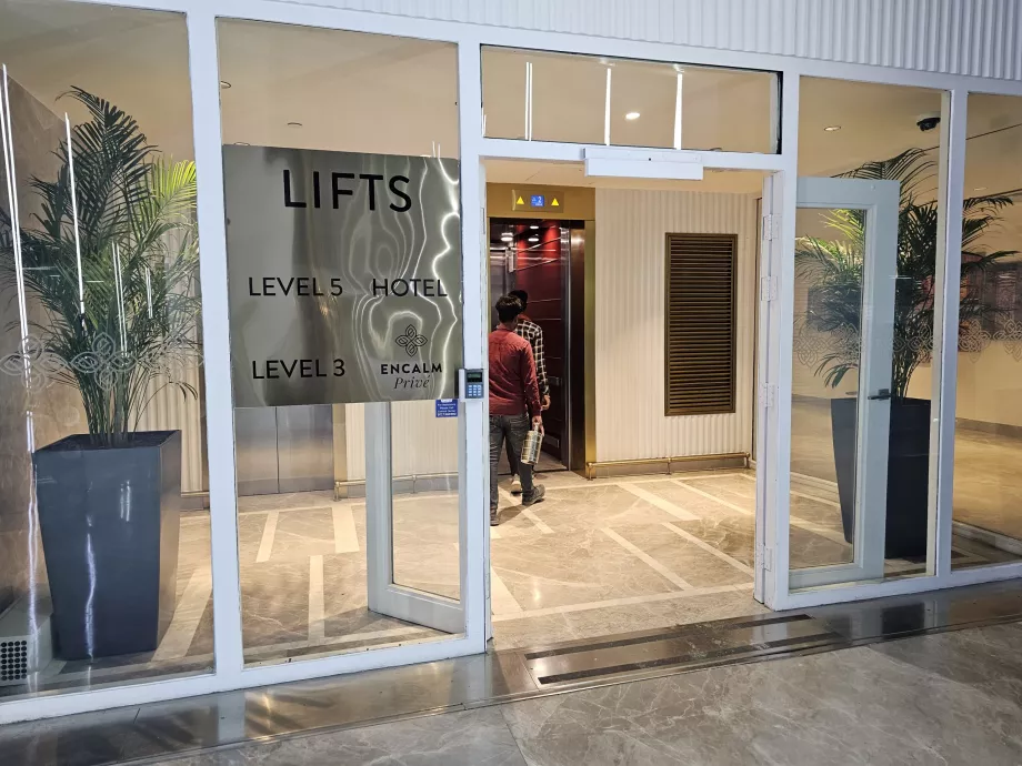 Lift transiithotellile