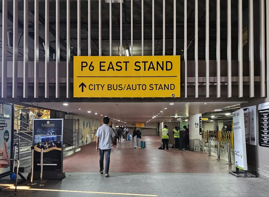 Suund rikšade ja linnaliinibusside juurde, terminal 2
