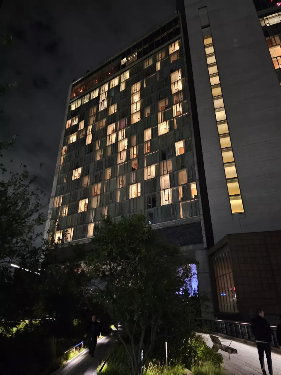 High Line kulgeb otse hotelli alt läbi