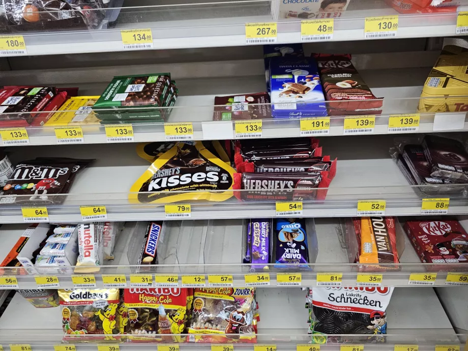 Riiul koos maiustustega